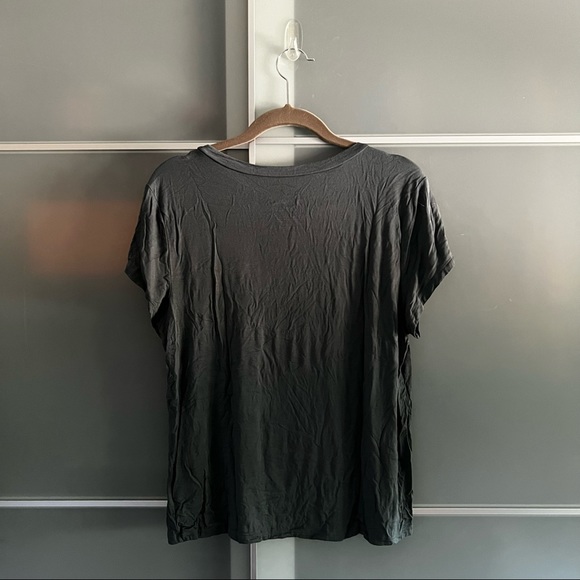 Feelin Free NYC Graphic Tee. - Picture 2 of 5